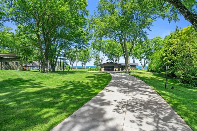 13464 N Lakewood DRIVE, Mequon, WI 53097