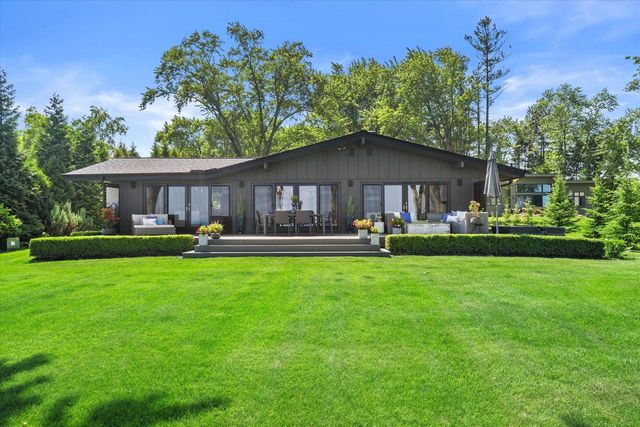 13464 N Lakewood DRIVE, Mequon, WI 53097