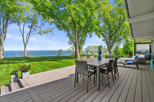 13464 N Lakewood DRIVE, Mequon, WI 53097