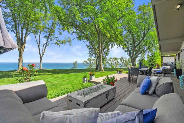 13464 N Lakewood DRIVE, Mequon, WI 53097