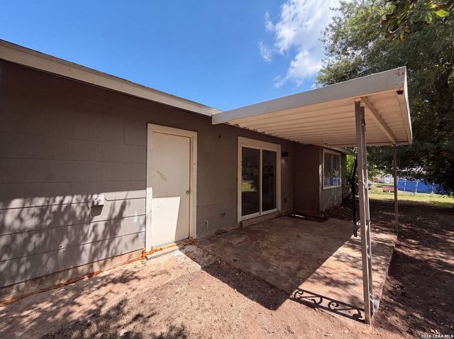 102 DARTMOOR DR, Schertz, TX 78154