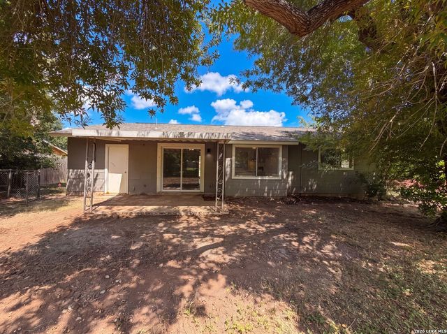 102 DARTMOOR DR, Schertz, TX 78154