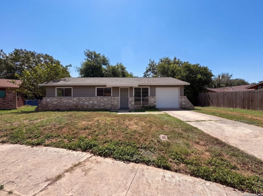 102 DARTMOOR DR, Schertz, TX 78154
