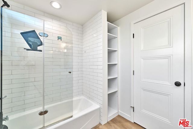 6443 Columbus Avenue, Van Nuys (los Angeles), CA 91411