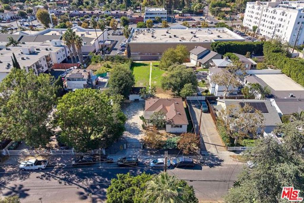 6443 Columbus Avenue, Van Nuys (los Angeles), CA 91411