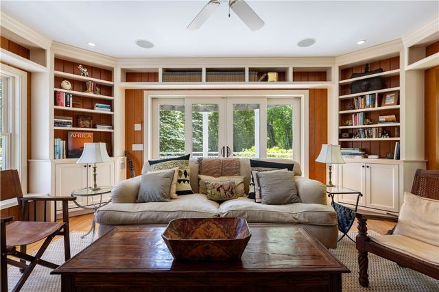 137 Cove Point East, Charlestown, RI 02813