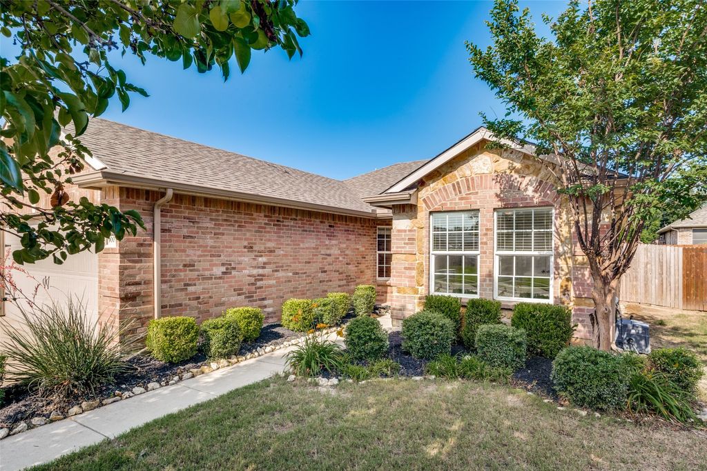 9005 Navigation Drive, Fort Worth, TX 76179