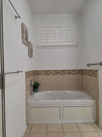 2206 N Carroll Avenue, Dallas, TX 75204