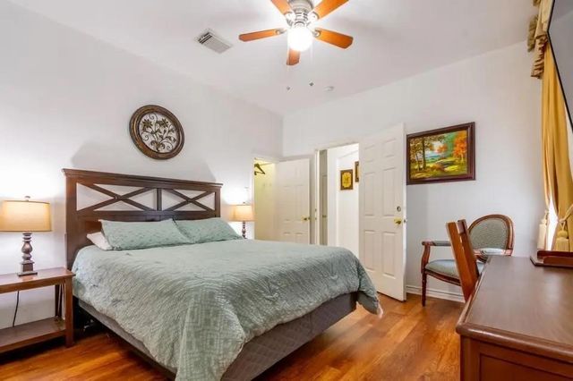 2206 N Carroll Avenue, Dallas, TX 75204