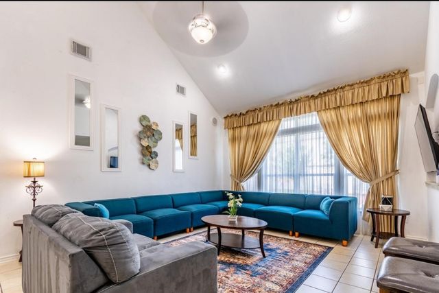 2206 N Carroll Avenue, Dallas, TX 75204