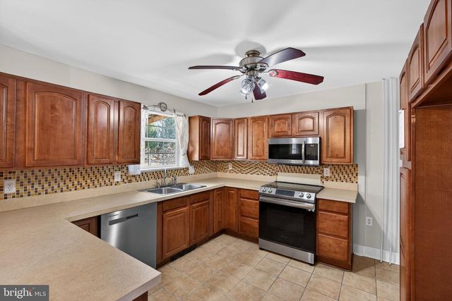 3797 CHESTNUT RD, Alburtis, PA 18011