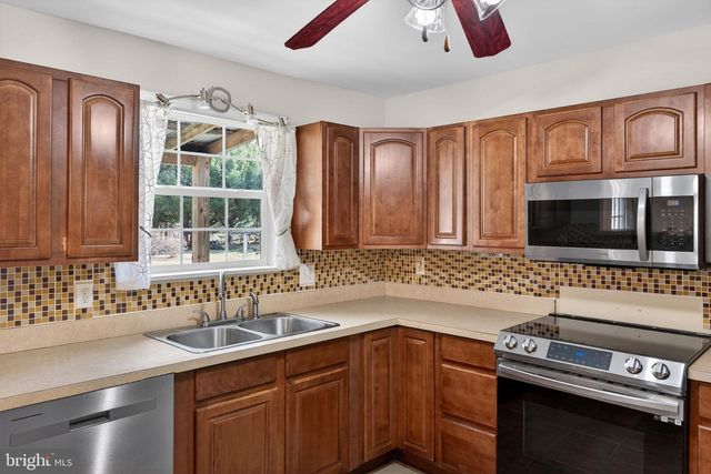 3797 CHESTNUT RD, Alburtis, PA 18011