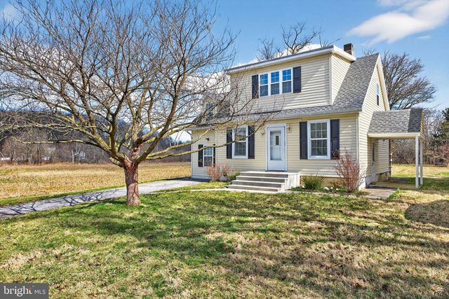 3797 CHESTNUT RD, Alburtis, PA 18011