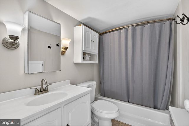 3797 CHESTNUT RD, Alburtis, PA 18011