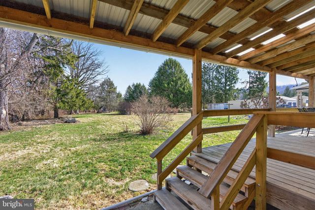 3797 CHESTNUT RD, Alburtis, PA 18011