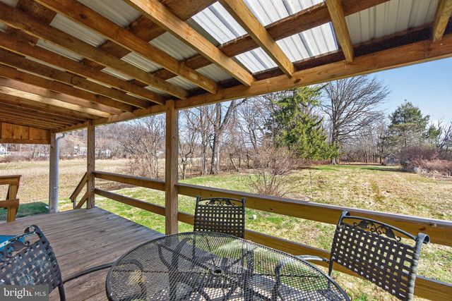 3797 CHESTNUT RD, Alburtis, PA 18011