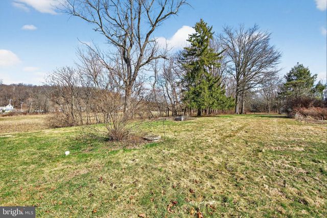 3797 CHESTNUT RD, Alburtis, PA 18011