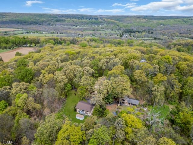 14 Beaver Brook Dr, Washington Twp., NJ 07853