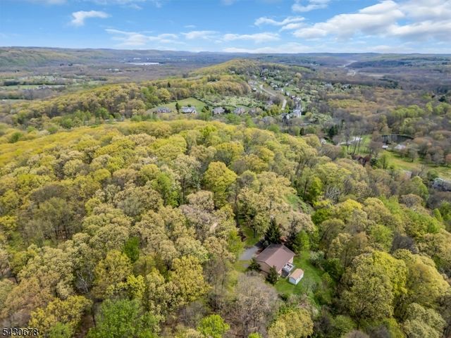 14 Beaver Brook Dr, Washington Twp., NJ 07853