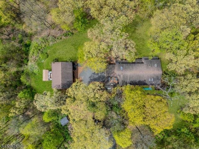 14 Beaver Brook Dr, Washington Twp., NJ 07853