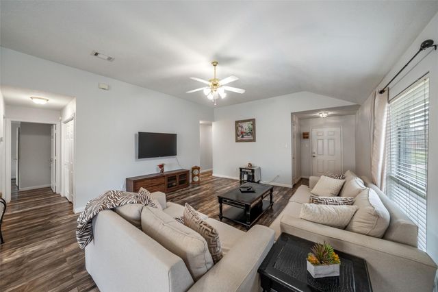 22614 Willow Branch, Tomball, TX 77375