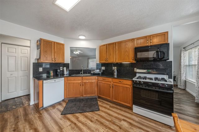 22614 Willow Branch, Tomball, TX 77375