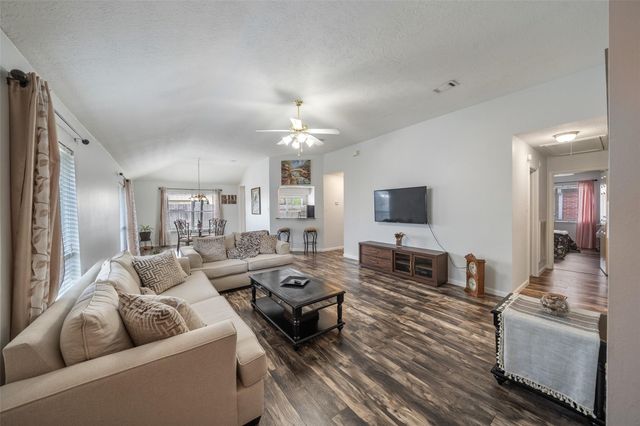 22614 Willow Branch, Tomball, TX 77375