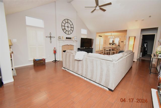 511 Brad Court, Webster, TX 77598