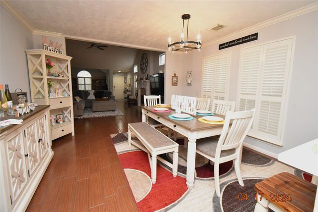 511 Brad Court, Webster, TX 77598