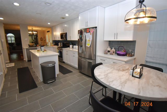 511 Brad Court, Webster, TX 77598