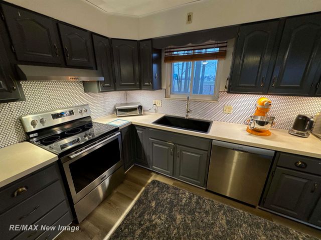 3830 Deibel Drive, Saginaw Twp, MI 48603