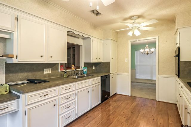 915 Pam Dr., Tyler, TX 75703