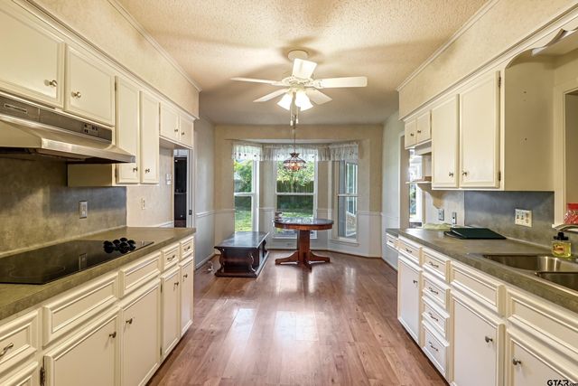 915 Pam Dr., Tyler, TX 75703