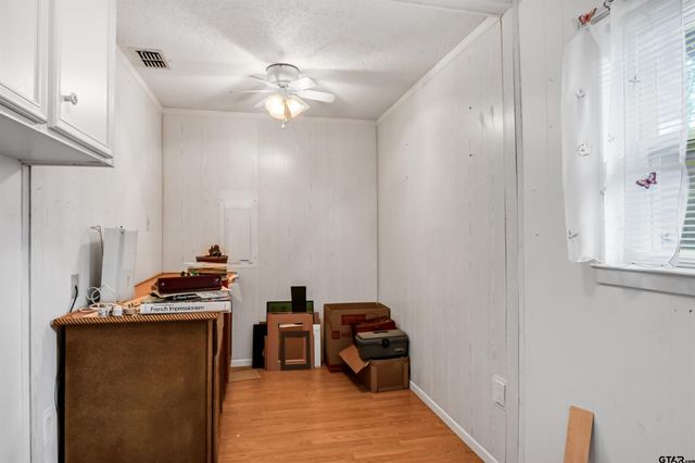 915 Pam Dr., Tyler, TX 75703