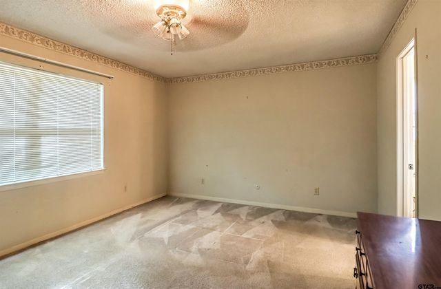 915 Pam Dr., Tyler, TX 75703