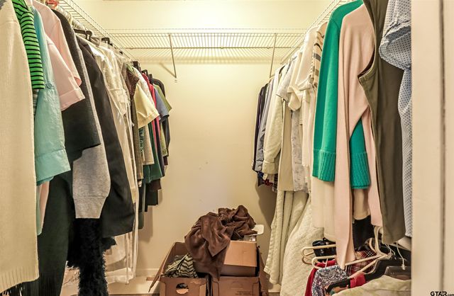 915 Pam Dr., Tyler, TX 75703