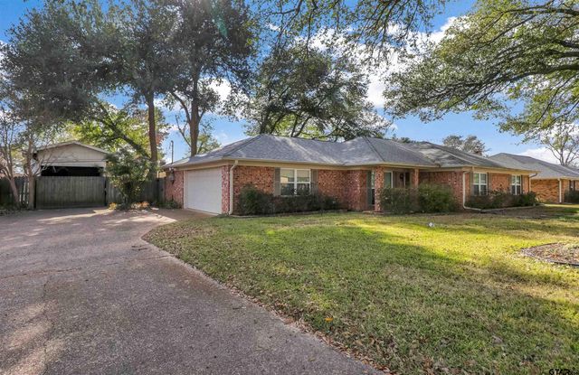 915 Pam Dr., Tyler, TX 75703