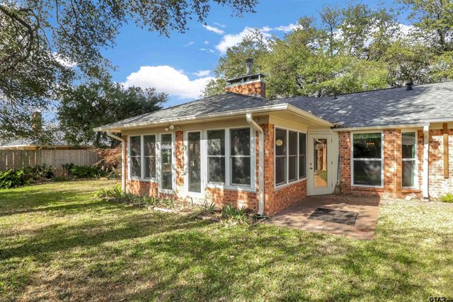 915 Pam Dr., Tyler, TX 75703