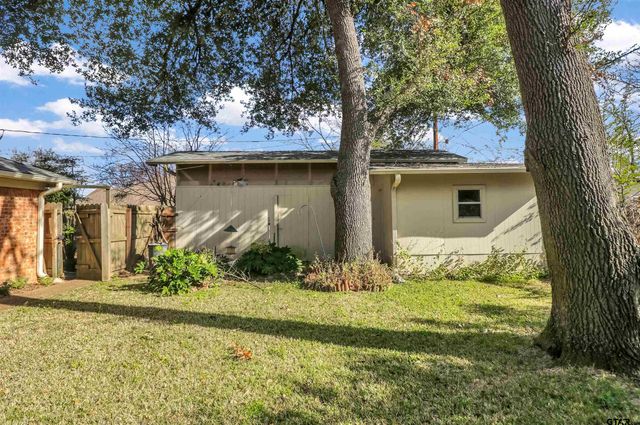 915 Pam Dr., Tyler, TX 75703