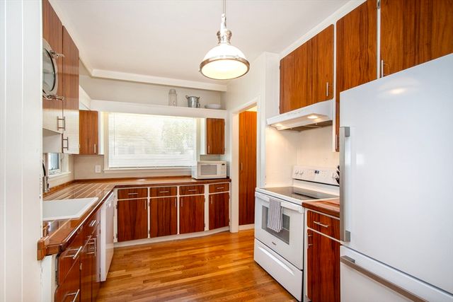 90 Shore Avenue, Quincy, MA 02169