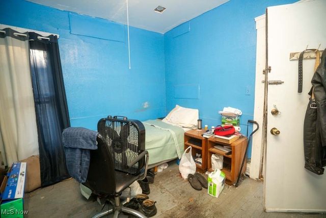 10927 Grantwood Avenue, Cleveland, OH 44108