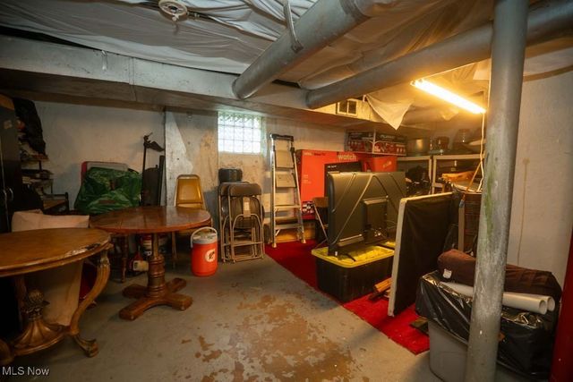 10927 Grantwood Avenue, Cleveland, OH 44108