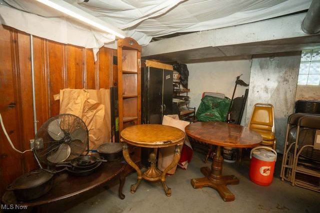 10927 Grantwood Avenue, Cleveland, OH 44108