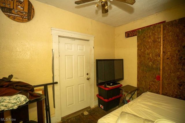 10927 Grantwood Avenue, Cleveland, OH 44108