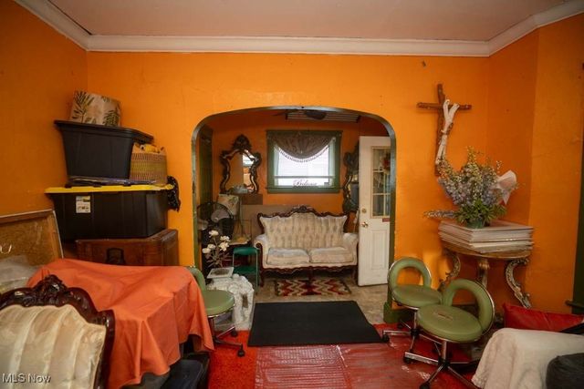 10927 Grantwood Avenue, Cleveland, OH 44108