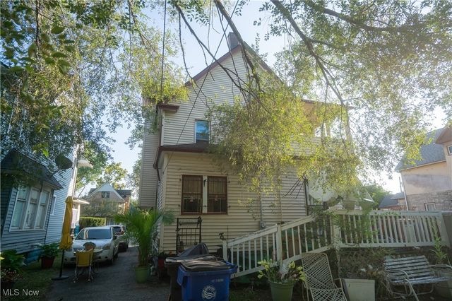 10927 Grantwood Avenue, Cleveland, OH 44108