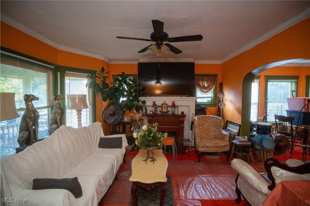 10927 Grantwood Avenue, Cleveland, OH 44108