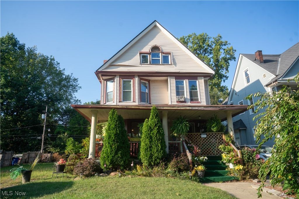 10927 Grantwood Avenue, Cleveland, OH 44108