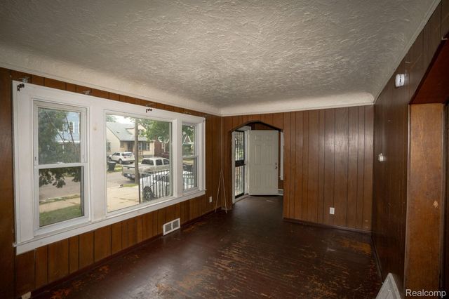 15495 Ohio Street, Detroit, MI 48238