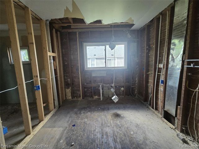 16504 E 10 Mile Road, Eastpointe, MI 48021
